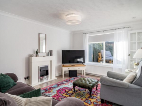 Pass the Keys Stylish Cosy 3Bed Family Friendly Home in Hatfield
